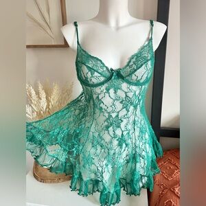 Vintage Escante size 1X green lace ruffle bow lingerie